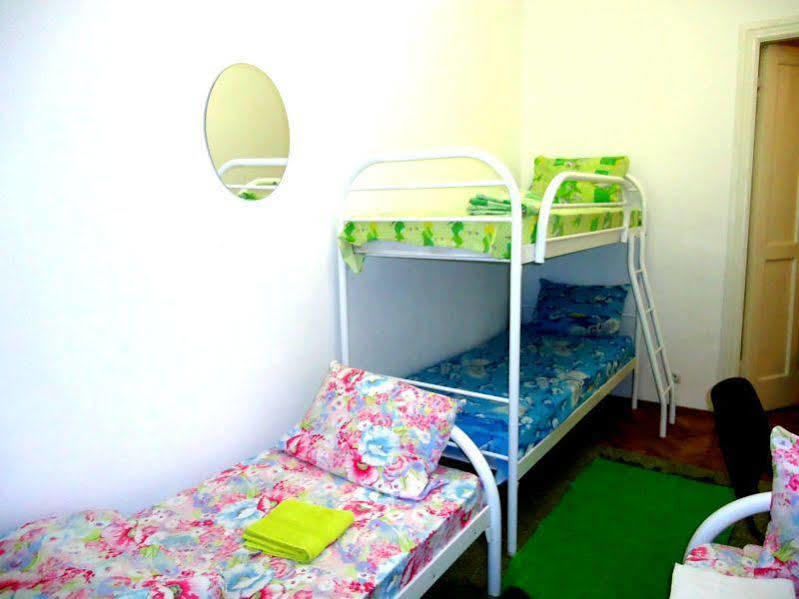 Hostel Kreshatik Kiev Ngoại thất bức ảnh